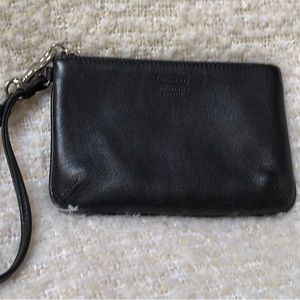 👛 Authentic COACH Wristlet